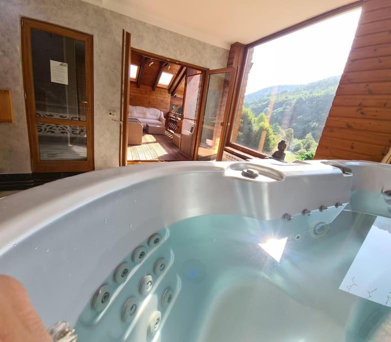 Pensiune Subcrai Cu Centru Spa Zarnesti Exterior photo